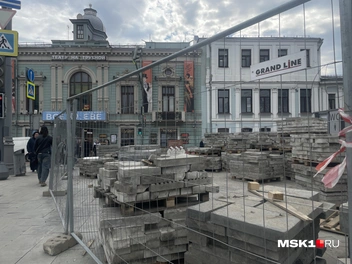 Напротив «Театра на Трубной» — склад плитки | Источник: Екатерина Фадеева / MSK1.RU
