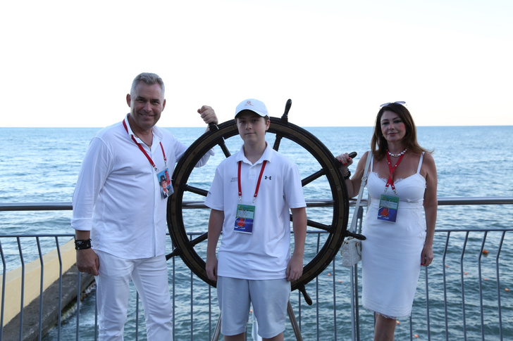 Андрей Соколов, Анастасия Денисова, Наталья Гвоздикова открыли фестиваль «Алые паруса» в Крыму