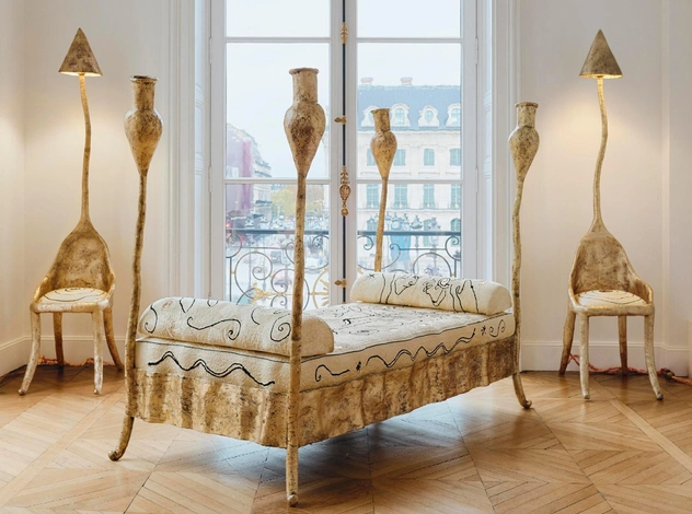 Schiaparelli выпустили кушетку и бронзовый трон для королевы-Луны