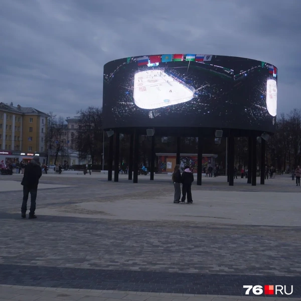 Напомним, что телеэкран на площади Труда установили в конце весны 2026 года | Источник: Максим Цирулев / 76.RU