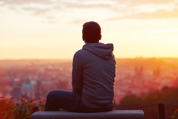 Хватит смотреть в прошлое: как сегодня работать с ценностями, а не травмами