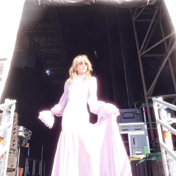 Источник: @sukiwaterhouse