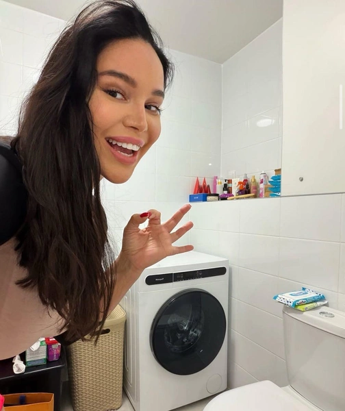 Катя Колисниченко благодарит любимого за стиральную машинку