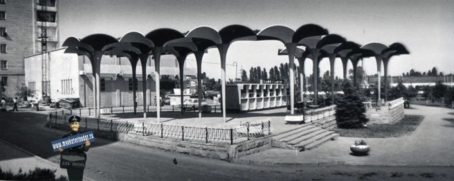 Кафе «Лотос» на улице Атарбекова, 1986 год | Источник: Василий Кадоркин / myekaterinodar.ru