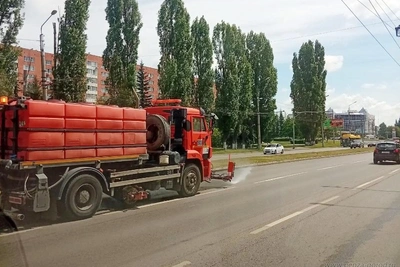 Сотрудники «Пензавтодора» наводят чистоту на улицах Пензы