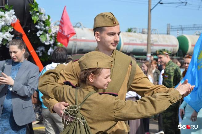 «И знаем, что непобедимы, когда плечом к плечу идём» | Источник: Анастасия Баринова / 56. RU