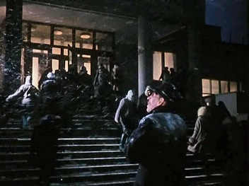 Вход в Дом культуры | Источник: Кадр из фильма «12 стульев» (1971 год)