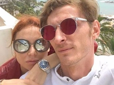 Павел Воля публично посмеялся над женой