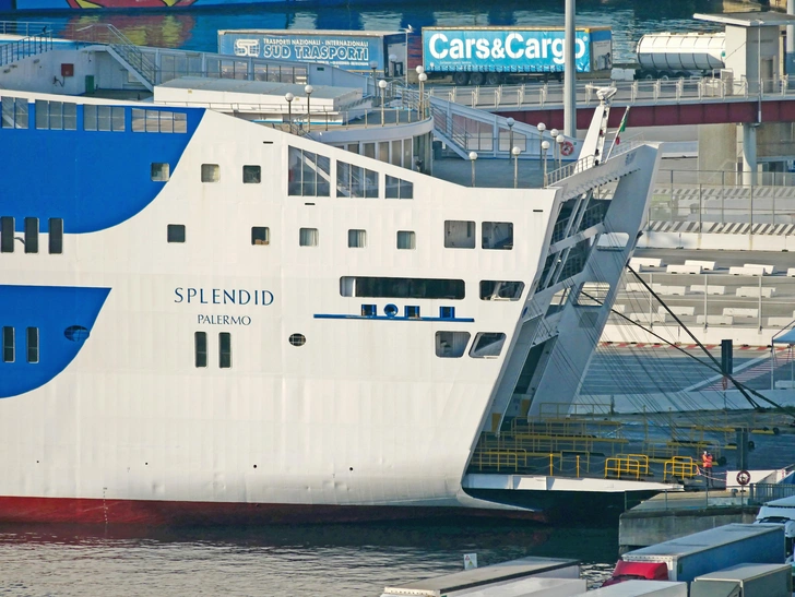 Лайнер Splendid переоборудовали в плавучий госпиталь | Источник: Riccardo Arata/Shutterstock/Fotodom.ru