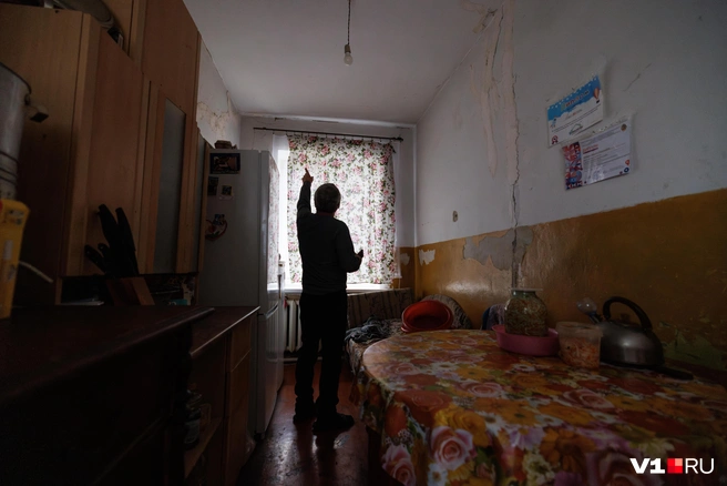 По словам Владимира Логачева, дом сейчас практически непригоден для жизни | Источник: Алексей Волхонский / V1.RU