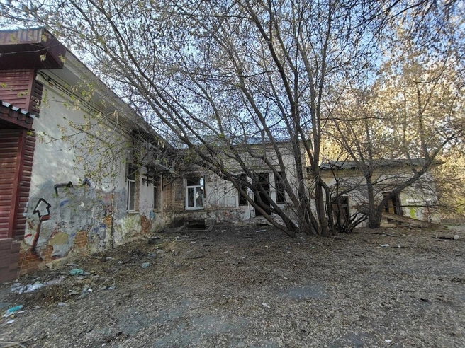Сначала здание было тюремным замком, после — больницей | Источник: Кирилл Кушнов / E1.RU