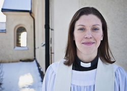 Женщина в белом: почему в Швеции большинство священников - молодые женщины