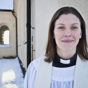 Женщина в белом: почему в Швеции большинство священников - молодые женщины