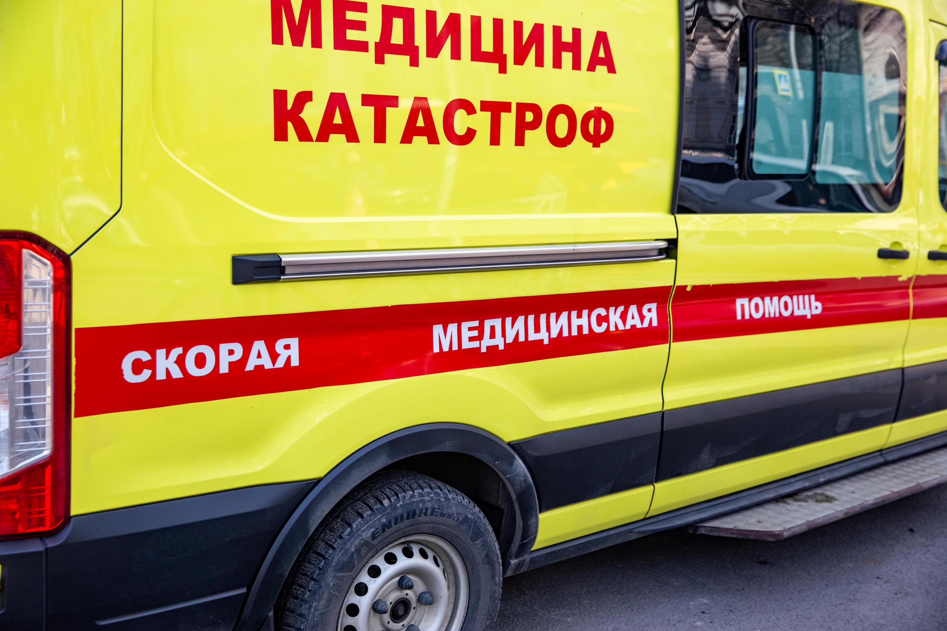 Летел из-за поворота на красный: в Кемерове водитель на иномарке сбил двух женщин на переходе