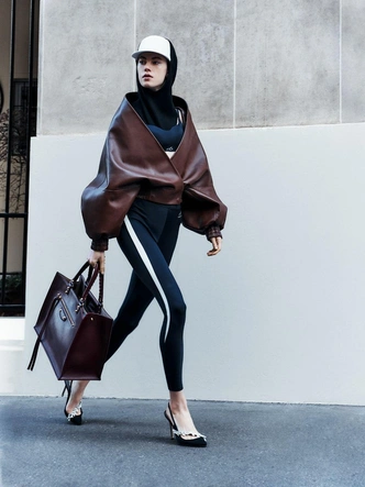 «Нет ничего хуже, чем пытаться быть крутым» — новая коллекция Balenciaga под руководством Пьерпаоло Пиччоли «Нет ничего хуже, чем пытаться быть крутым» — новая коллекция Balenciaga под руководством Пьерпаоло Пиччоли