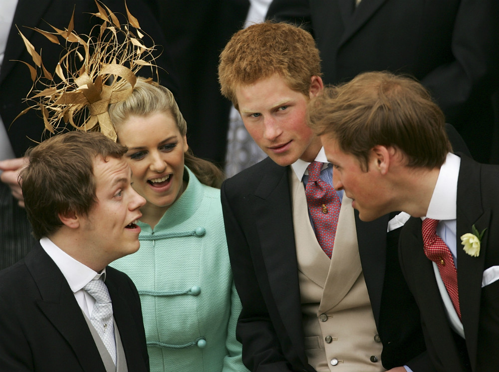 Том Паркер-Боулз, Лора Лопес и принцы Гарри и Уильям на свадьбе Чарльза и Камиллы, 9 апреля 2005 года | marieclaire.ru