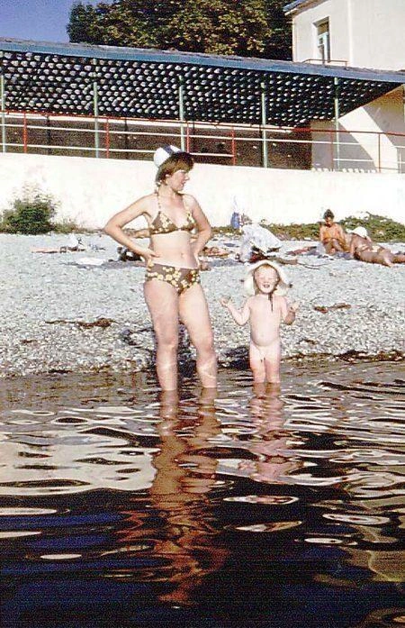 Места на гальке хватало всем! 1986 год | Источник: pastvu.com