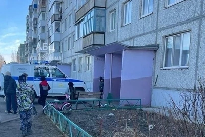 Житель Архангельска выбил окно и кричал «убивают»