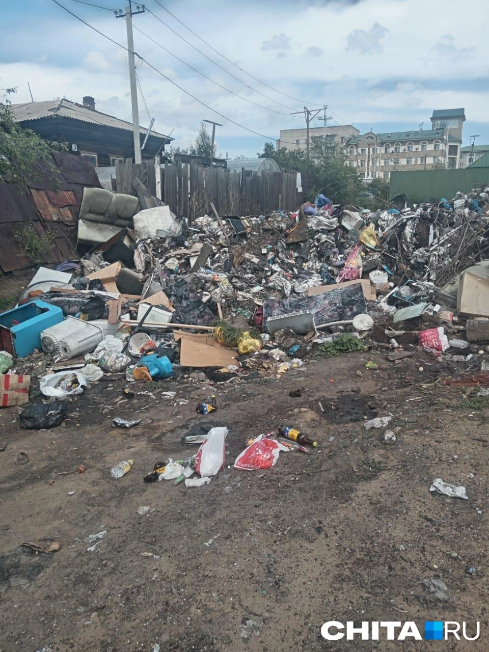 Свалка образуется там более пяти лет | Источник: местная жительница
