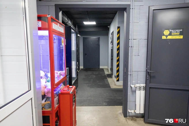 В здании занимаются спортом