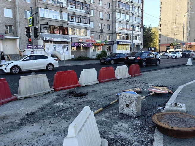 Полоса всё еще недоступна для проезда | Источник: Павел Красоткин / 72.RU 