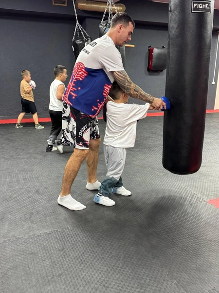 Тренировки проходят в дружелюбной атмосфере | Источник: Rocky Boxing School