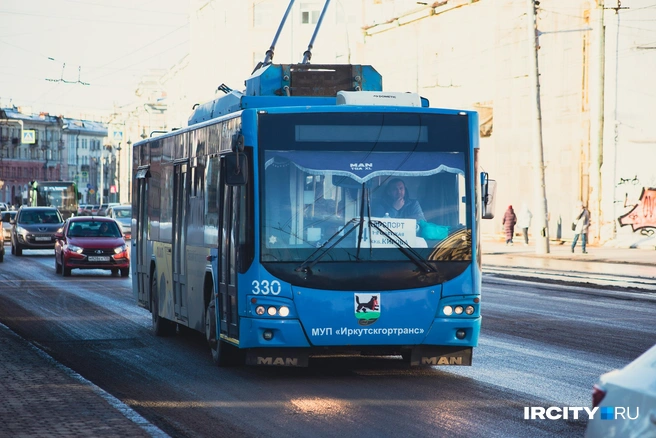 Средний возраст троллейбусов в Иркутске достиг 17 лет. То, что вы видите на фото, не самый плохой пример | Источник: Даниил Конин / «ИрСити»