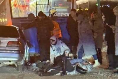 В Новосибирске автомобиль врезался в троллейбус