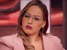 Мастер маникюра и ее муж избили блогера Марину Ильину, пришедшую проверить их салон: осторожно, жесткие кадры