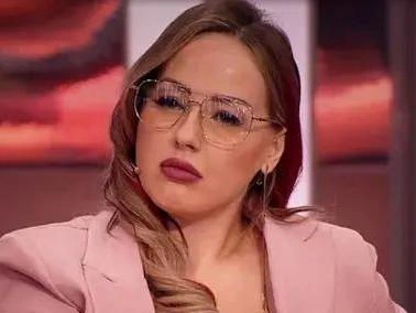 Мастер маникюра и ее муж избили блогера Марину Ильину, пришедшую проверить их салон: осторожно, жесткие кадры