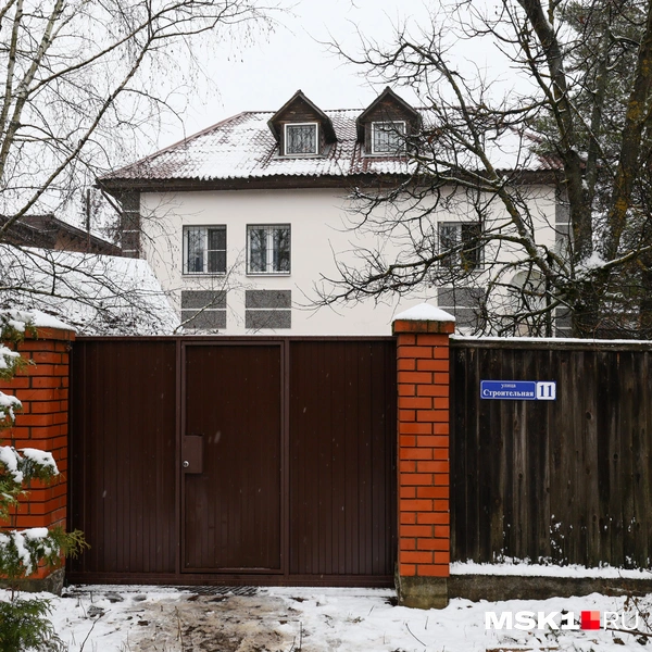 Дом, в котором держали подростков, на первый взгляд, ничем не примечателен | Источник: Артем Устюжанин / MSK1.RU