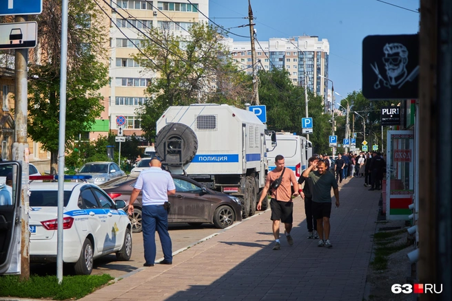 Вся парковка забита спецтранспортом | Источник: Роман Данилкин / 63.RU