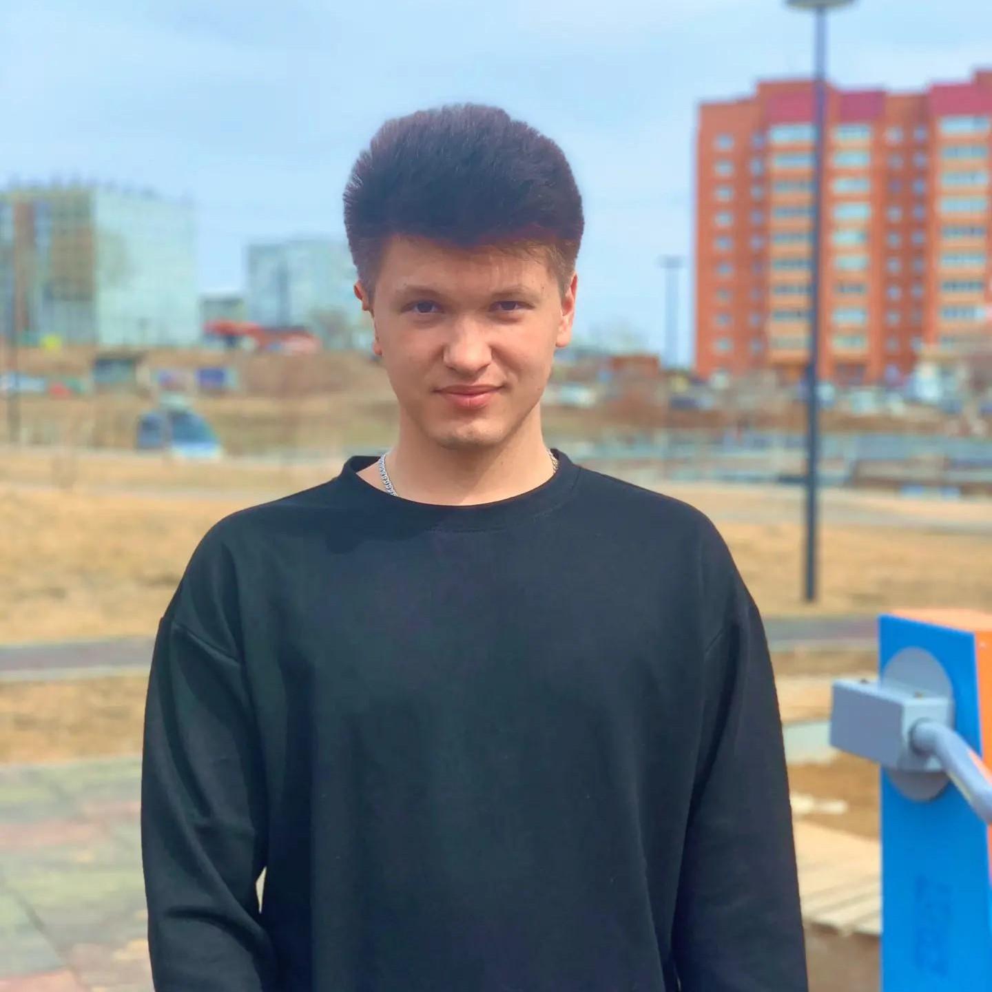 <p>Денис, 19 лет</p>