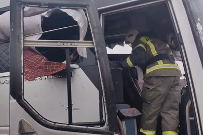 Спасатели деблокировали пассажиров после ДТП с фурой