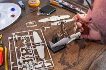 «Вместо секса муж клеит модели самолетов. А мне все труднее хранить ему верность»