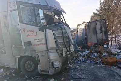 Водитель погиб в столкновении грузовиков на трассе в Забайкалье