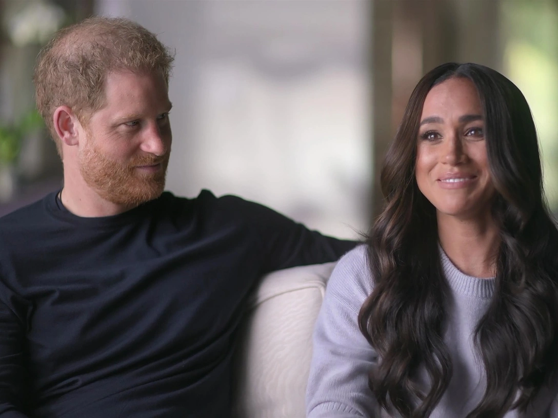 Принц Гарри и герцогиня Меган в документальном сериале Netflix «Гарри и Меган», 2022 | marieclaire.ru