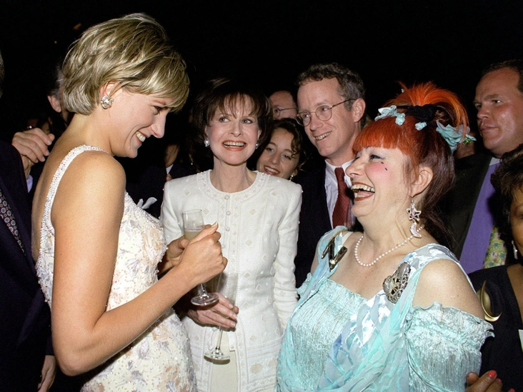 Принцесса Диана и Зандра Роудс на аукционе платьев Ее Высочества в Нью-Йорке, 23 июня 1997