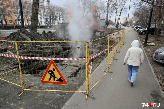 Раскопки прямо на месте новой плитки | Источник: Наталья Лапцевич