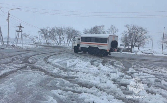 Камчатку замело и отрезало: транспорт не ходит, самолеты не летают | Источник: ГУ МЧС России по Камчатскому краю