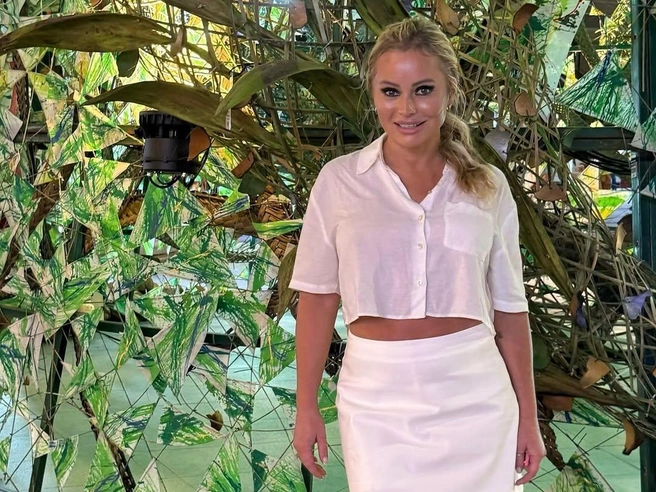 На отдыхе Дана выбрала не идеальные ракурсы, а хорошее настроение и уверенность в себе | Источник: danaborisova_official / Instagram (экстремистская организация, деятельность запрещена на территории РФ)