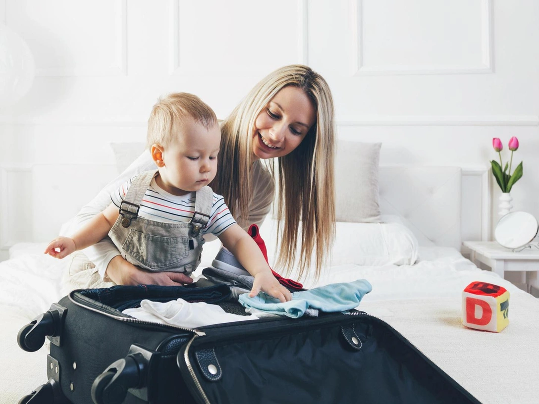 Чек-лист родителя: 15 вещей, которые обязательно нужно взять для маленького ребенка в отпуск | marieclaire.ru