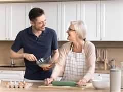 Как выглядит и живет Люк Паркхерст — главный сыночка-корзиночка в мире