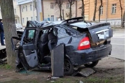 В рязанской Горроще машина врезалась в дерево