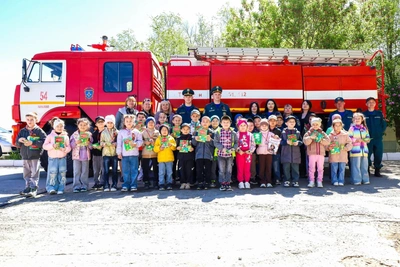 Пожарные устроили праздник для детей в детсаду «Тополёк»