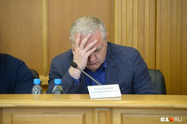 Депутат Александр Колесников является членом комиссии по бюджету и экономической политике. На заседании он возмутился из-за застройки города многоэтажками | Источник: Артём Устюжанин / E1.RU