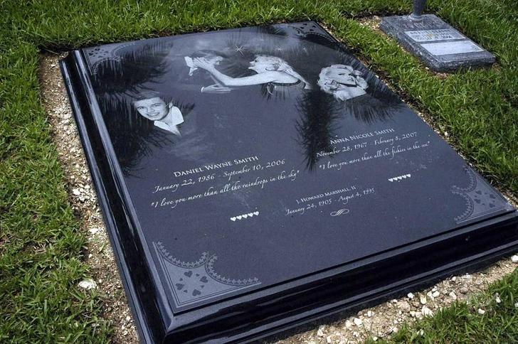 Модель ненадолго пережила сына