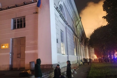 Гости Петербурга оказались на улице из-за пожара