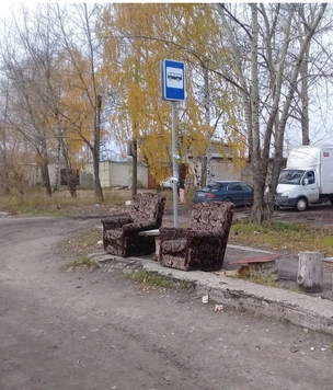 Жители Дзержинска сами сделали себе автобусную остановку бизнес-класса