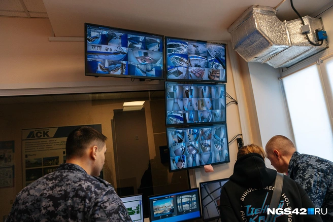 За обстановкой в центре круглосуточно следят сотрудники ФСИН | Источник: Максим Серков / NGS42.RU